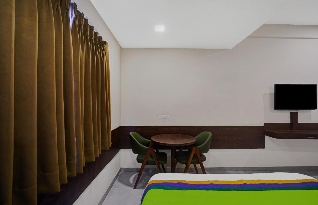 Greenotel Rooms Hazira, Surat Exterior foto