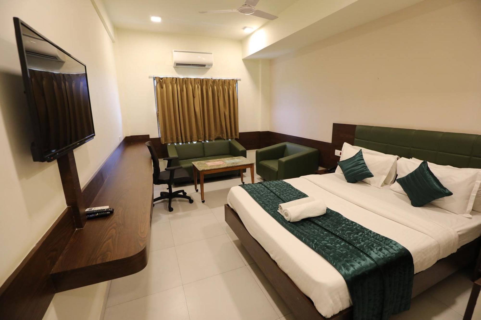 Greenotel Rooms Hazira, Surat Exterior foto