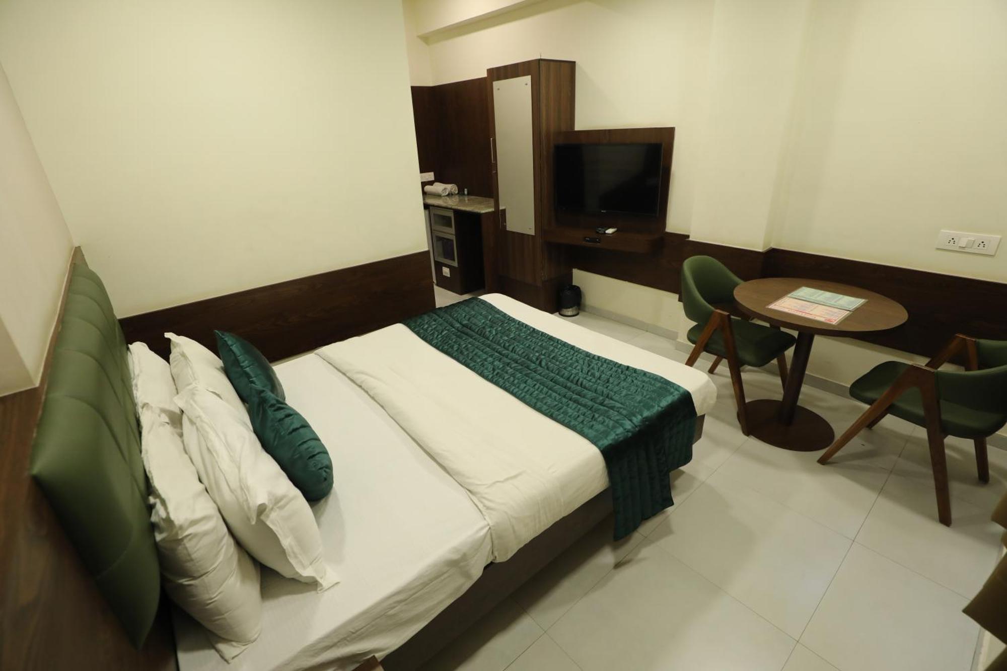 Greenotel Rooms Hazira, Surat Exterior foto